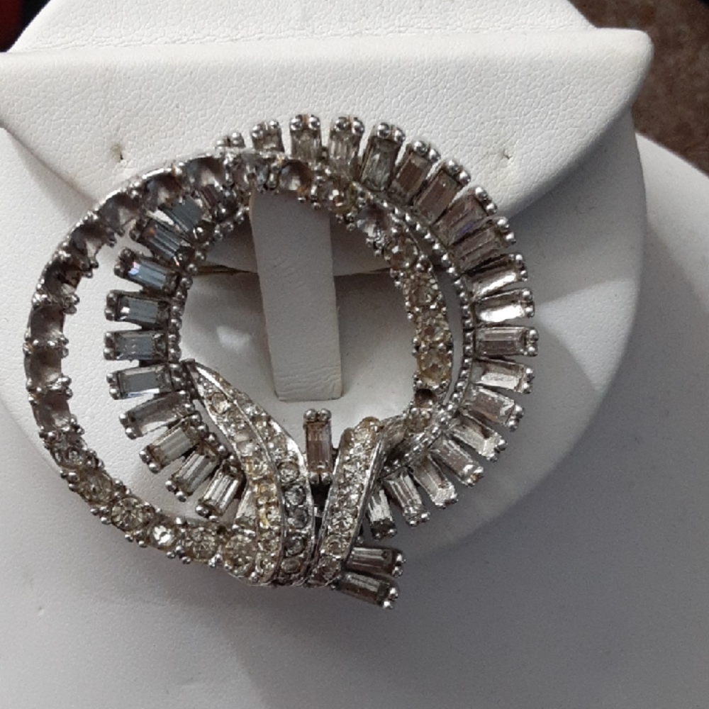 Sparkling Silver Crystal Loop Brooch – Women's Statement Jewelry